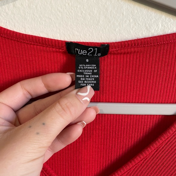 Red Rue21 Scrunched Tee - Picture 2 of 2